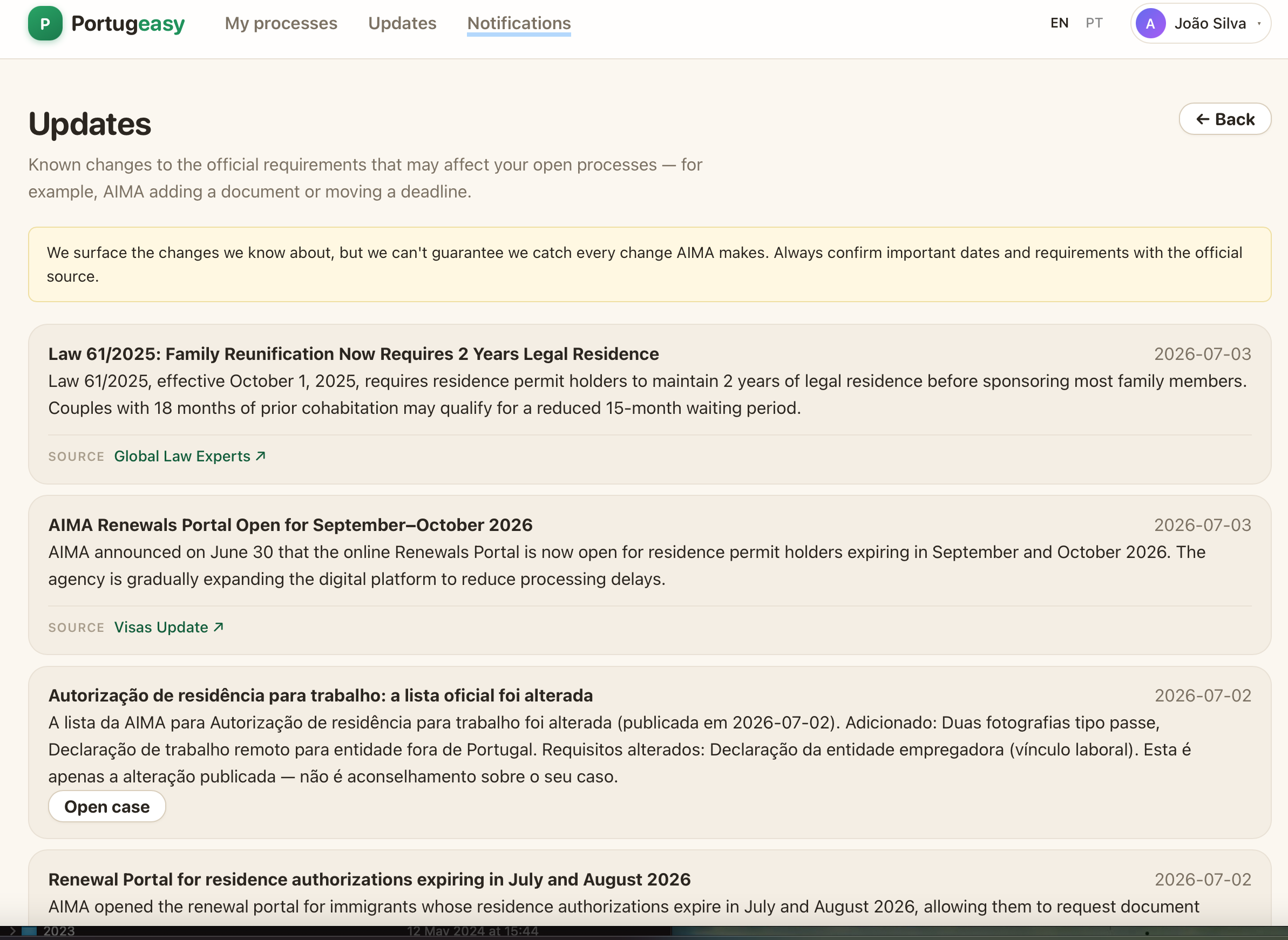 The Portugeasy immigration-news feed, each item linked to its official source