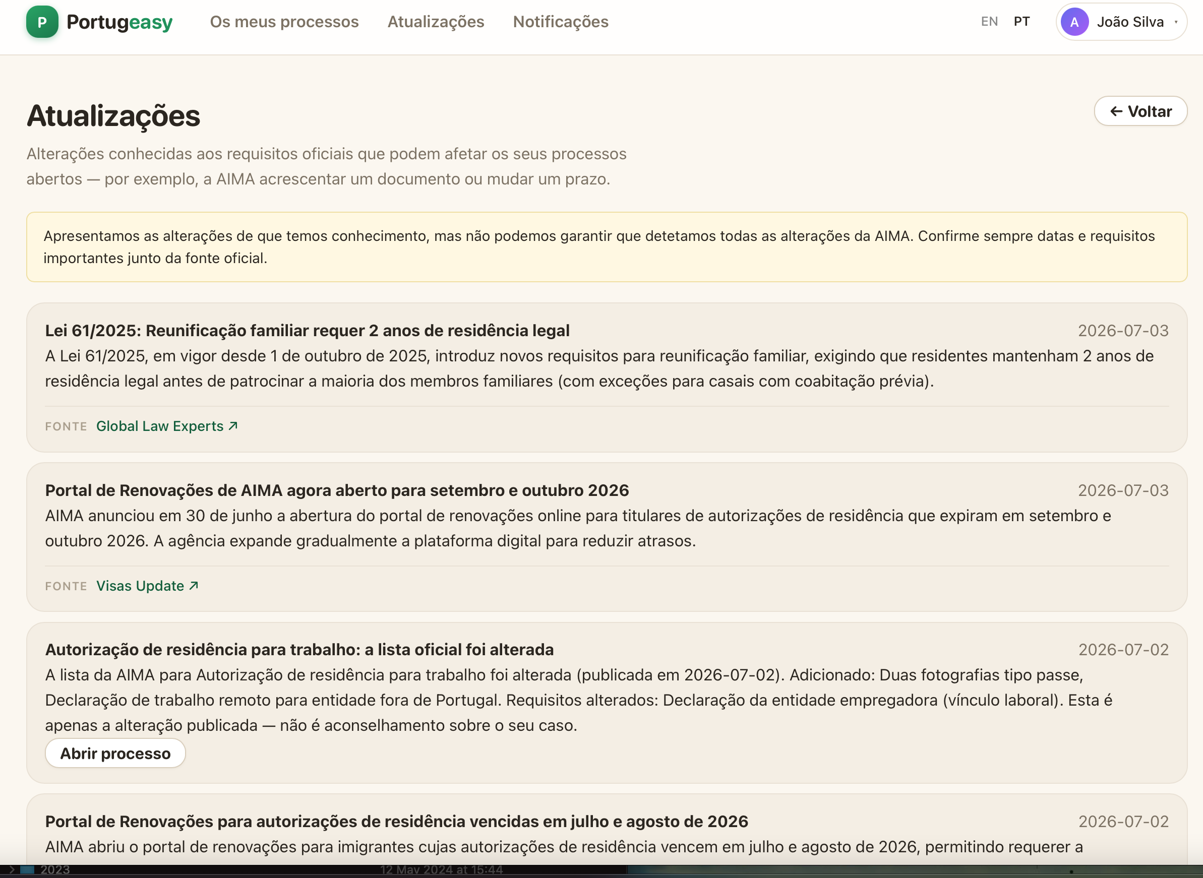 O feed de notícias de imigração da Portugeasy, cada item ligado à sua fonte oficial